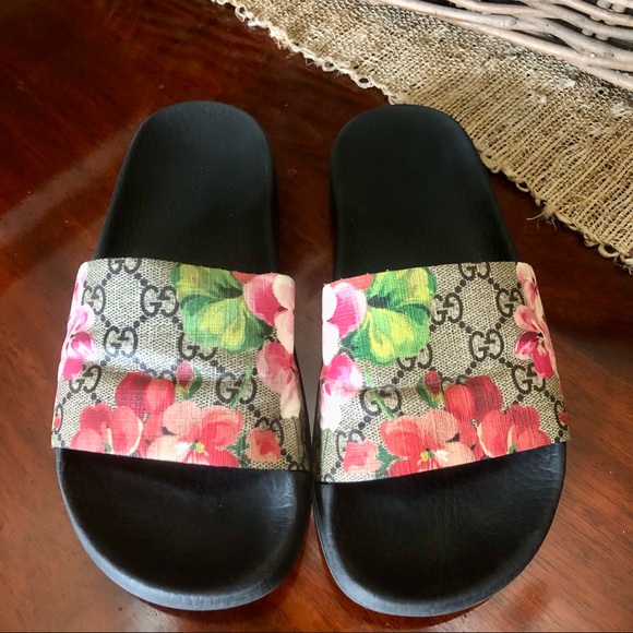 Shoes - Authentic Gucci Floral Blossom Supreme Slides